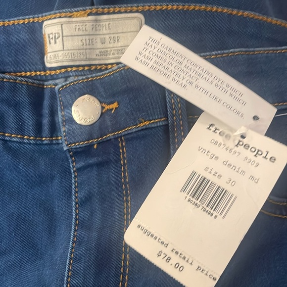 Free People jeans tag w 29R but clothing tag says 30. - Picture 4 of 7